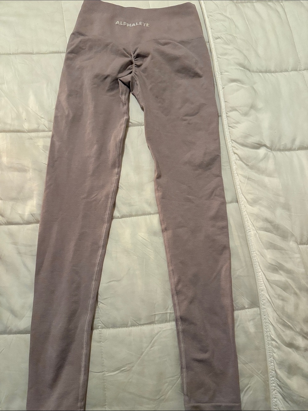Alphalete scrunch High-Rise Leggings in light purple small